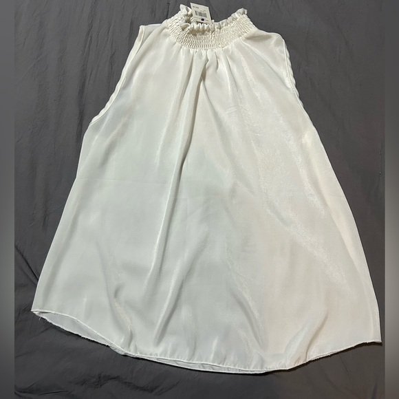 White sleeveless blouse sz 2x -sheer - Picture 2 of 3